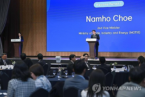 최남호 산업통상자원부 2차관이 지난 5월 30일 서울 송파구 롯데호텔 월드에서 열린 제3회 청정수소 교역 이니셔티브 포럼에서 환영사하고 있다. 연합뉴스